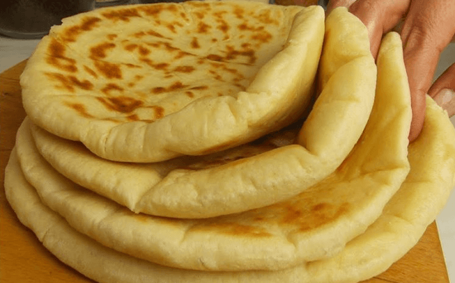 Titelbild für geschmackvoll – KNOBLAUCHFLADEN MIT KÄSE OHNE HEFE