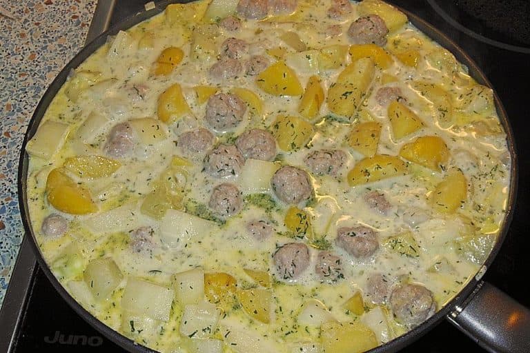 Titelbild für geschmackvoll – SCHMORGURKEN MIT HACKBÄLLCHEN IN 20 MINUTEN FERTIG !