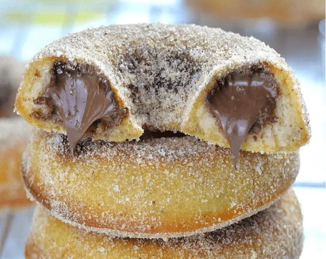 Titelbild für geschmackvoll – DONUTS GEFÜLLT MIT NUTELLA, AUS DEM BACKOFEN !