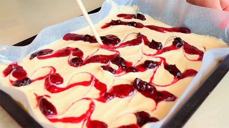 Titelbild für BLITZ KIRSCHKUCHEN IN 10 MINUTEN IM OFEN !