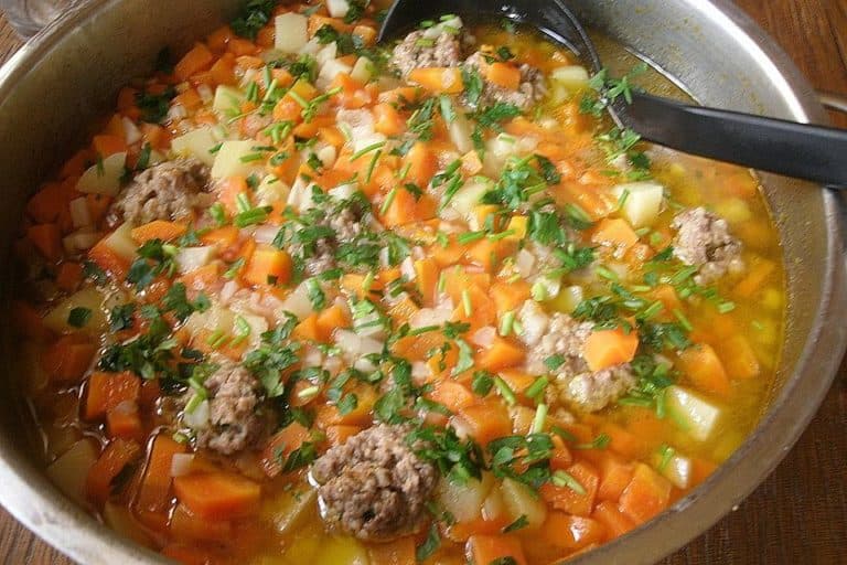 Titelbild für MÖHRENEINTOPF MIT HACKFLEISCHBÄLLCHEN