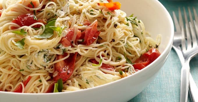 Titelbild für geschmackvoll-Spaghetti mit frischen Kräutern und Schafskäse