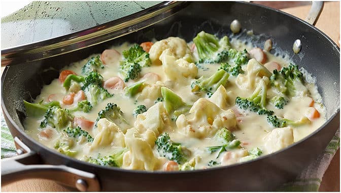Titelbild für geschmackvoll-Blumenkohl-Brokkoli-Gemüse mit cremiger Käsesauce