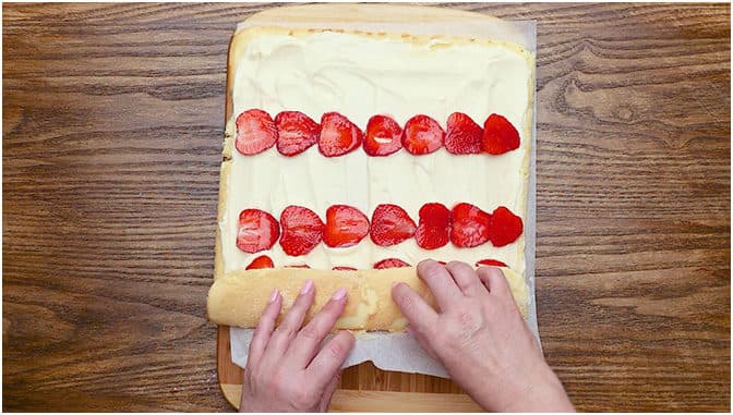 Titelbild für geschmackvoll – In 15-Minuten: Biskuitrolle mit Erdbeer-Sahne Füllung