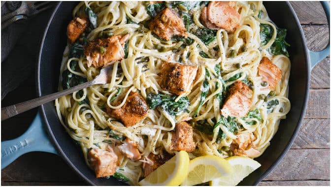 Titelbild für geschmackvoll – Spaghetti mit Lachs und Spinat in Sahnesoße