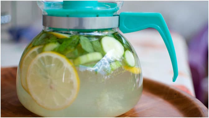 Titelbild für Flacher Bauch mit diesem Schlankwasser – in 3 Tagen!