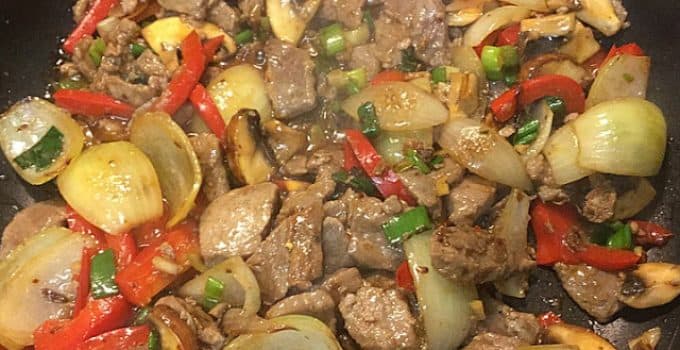 Titelbild für Chinesisches Rindfleisch mit Zwiebeln und Paprika